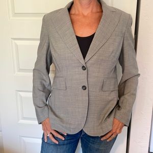 Banana Republic women’s petite blazer, size 6.